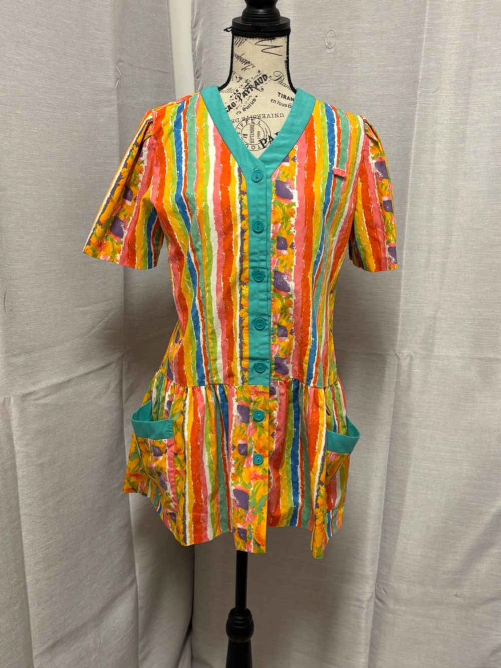 Disney Worldwide Services Female Cast Member Multi-Color  top/smock Sz S